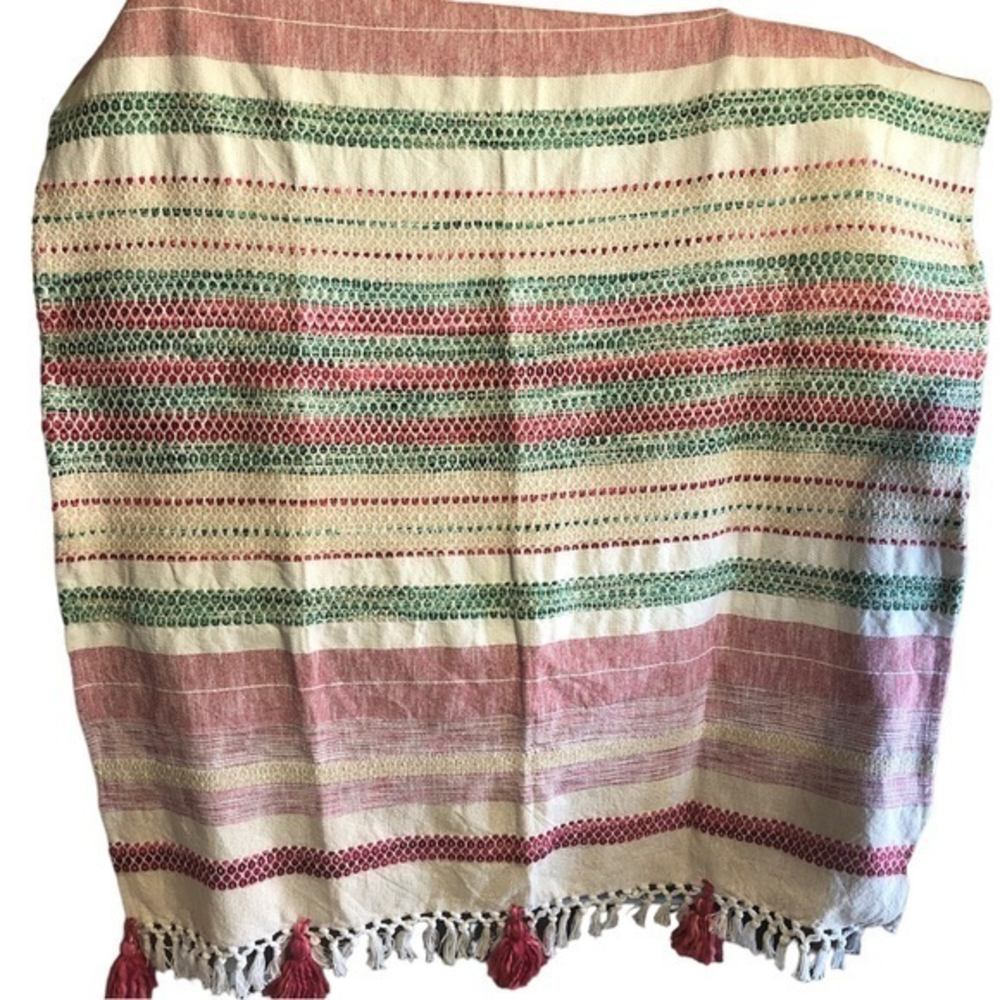 Cherished Traditions tasseled‎ ivory throw 50x70